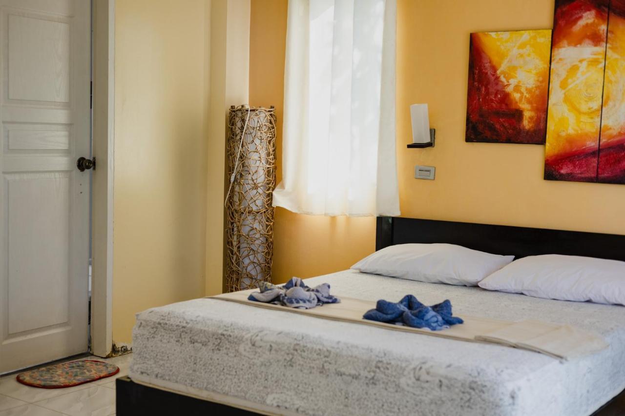Amami Beachfront Villa With Private Beach Puerto Galera Exterior foto